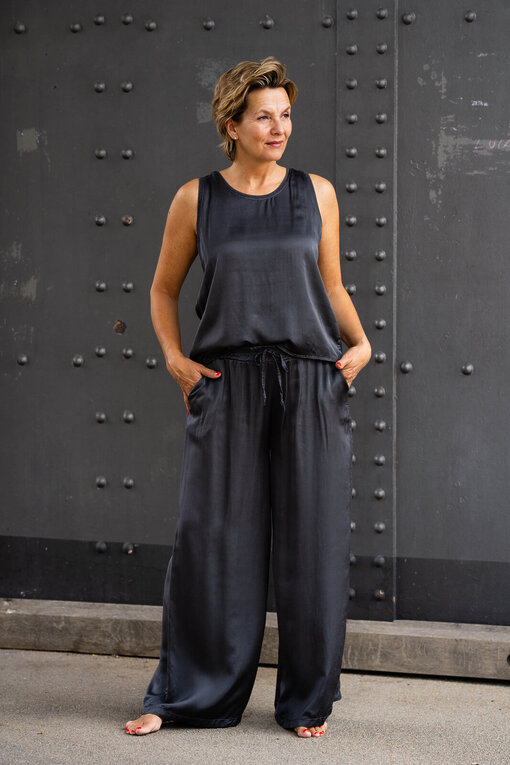 Top mit Seide “FILIZ” anthrazit (BA36)/ Hose mit Seide “AMAYA” anthrazit (H07)