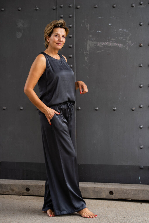 Top mit Seide “FILIZ” anthrazit (BA36)/ Hose mit Seide “AMAYA” anthrazit (H07)