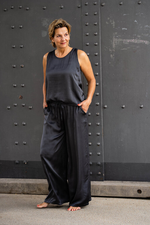 Top mit Seide “FILIZ” anthrazit (BA36)/ Hose mit Seide “AMAYA” anthrazit (H07)