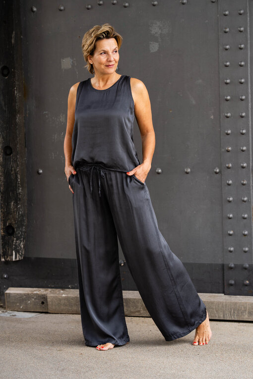 Top mit Seide “FILIZ” anthrazit (BA36)/ Hose mit Seide “AMAYA” anthrazit (H07)