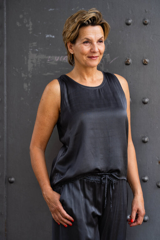 Top mit Seide “FILIZ” anthrazit (BA36)/ Hose mit Seide “AMAYA” anthrazit (H07)