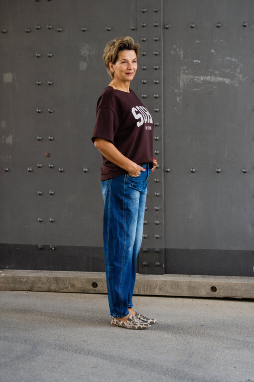 Kurzarm Sweater “SOHO” schokobraun (GW63) / Coole O-Shape Jeans “DAKOTA” jeansblau (H21)
