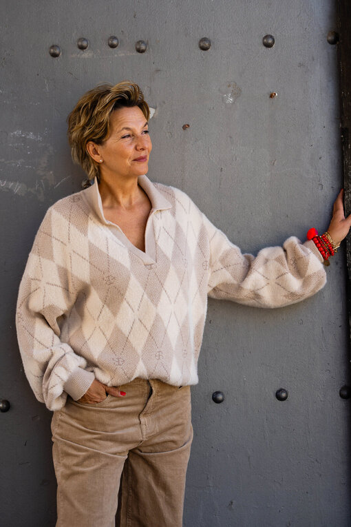 Strickpullover mit Polokragen “JADE” tan diamonds (ER02) / Cord Pants “KALEA CORD” tan (ER64)