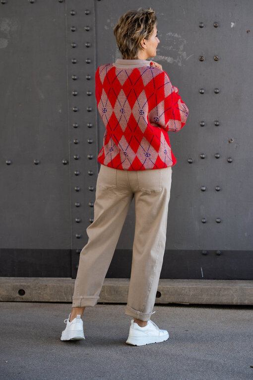 O-Shape Pants “ISABELLA” – tan (ER38) /Strickpullover mit Polokragen “JADE” real red diamonds (ER02)