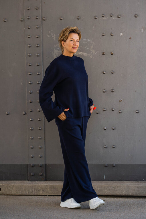 Lässige Feinstrick Hose “NESSI” marine (ER61) / Feinstrickpullover “JOIE” marine (ER59)