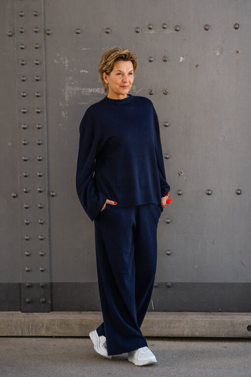 Lässige Feinstrick Hose “NESSI” marine (ER61) / Feinstrickpullover “JOIE” marine (ER59)