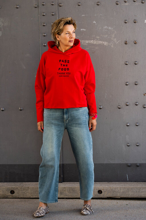 Cooler Soft Hoodie “EDDA” tomato/black (PI11) / Jeans “YOANA” – sky grey blue (ER63)