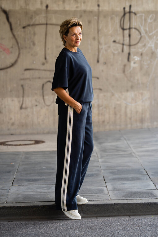Kurzarm Sweater “MICHELLE” dark navy (10D25)/Lässige Joggerhose “ZARIA” dark navy (10D11)
