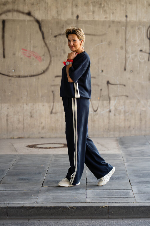Kurzarm Sweater “MICHELLE” dark navy (10D25)/Lässige Joggerhose “ZARIA” dark navy (10D11)