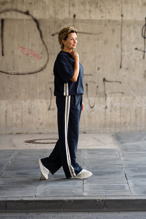 Kurzarm Sweater “MICHELLE” dark navy (10D25)/Lässige Joggerhose “ZARIA” dark navy (10D11)