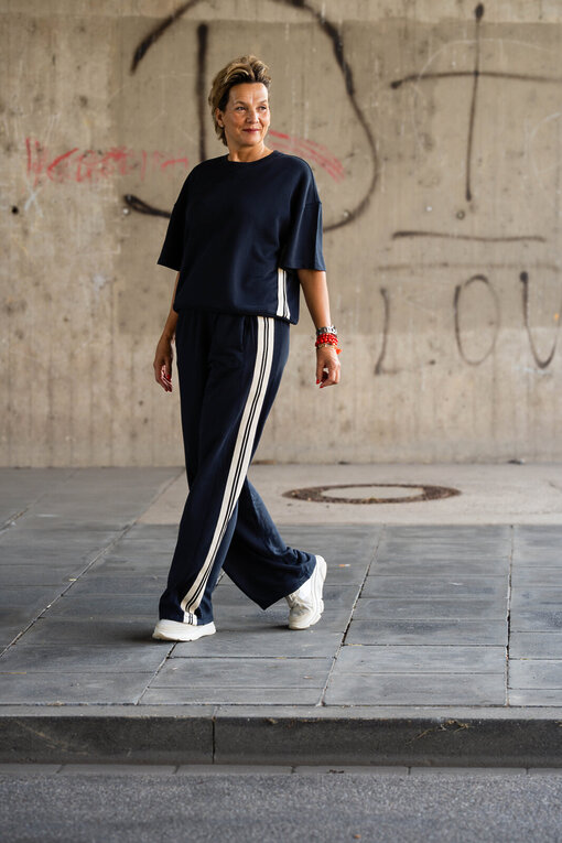 Kurzarm Sweater “MICHELLE” dark navy (10D25)/Lässige Joggerhose “ZARIA” dark navy (10D11)
