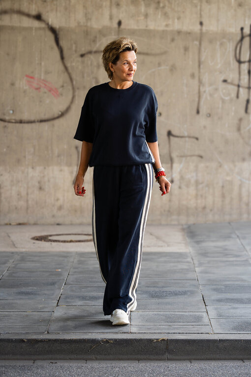 Kurzarm Sweater “MICHELLE” dark navy (10D25)/Lässige Joggerhose “ZARIA” dark navy (10D11)