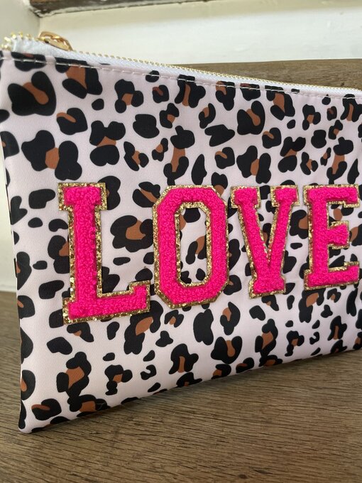 Kleine Statement Pouch “BILLIE” love/leo (AS07)