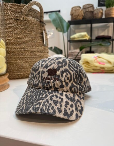 FRAUENSACHE - Cooles Leo Cap "MIA" (AS16)