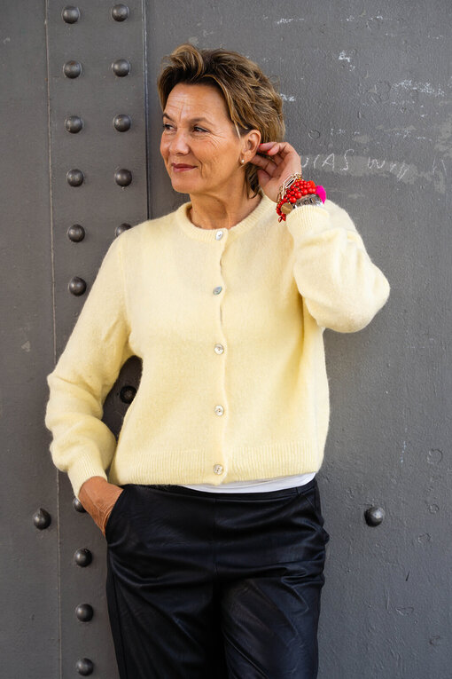 Kuschelige Strickjacke “NELE” pastellgelb (GW214)
