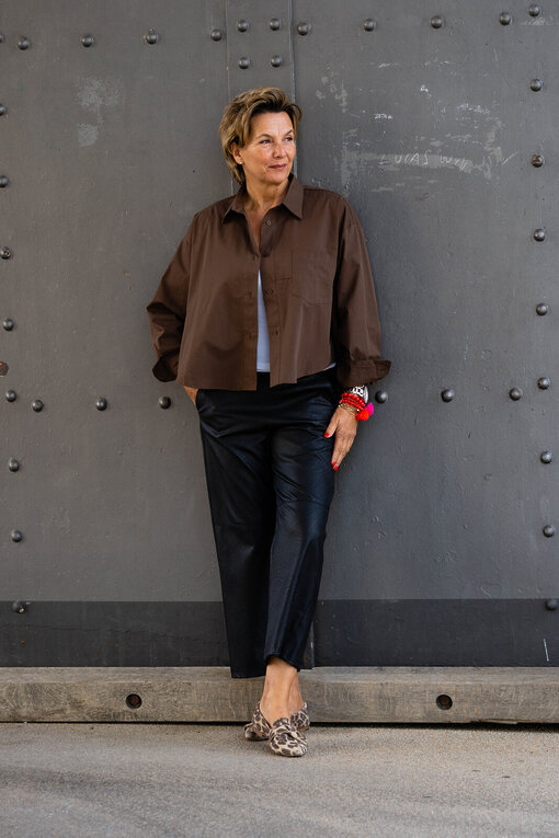 Lederimitat Culotte Hose “CONNY” (H48)/ Lockere Bluse mit Seide schokobraun “SIERRA” (HB04)