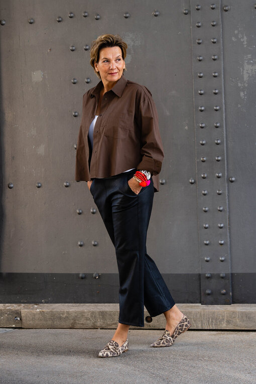 Lederimitat Culotte Hose “CONNY” (H48)/ Lockere Bluse mit Seide schokobraun “SIERRA” (HB04)