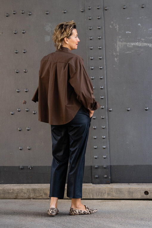 Lederimitat Culotte Hose “CONNY” (H48)/ Lockere Bluse mit Seide schokobraun “SIERRA” (HB04)