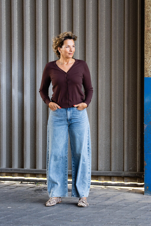 Feiner Cardigan “FIONA” schokobraun (GW61) / Weite Jeans “ALika” light blue (H41)