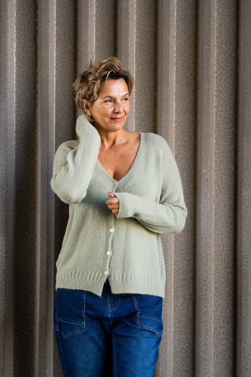 Kuschelige Feinstrickweste “NILA” khaki (GW94)