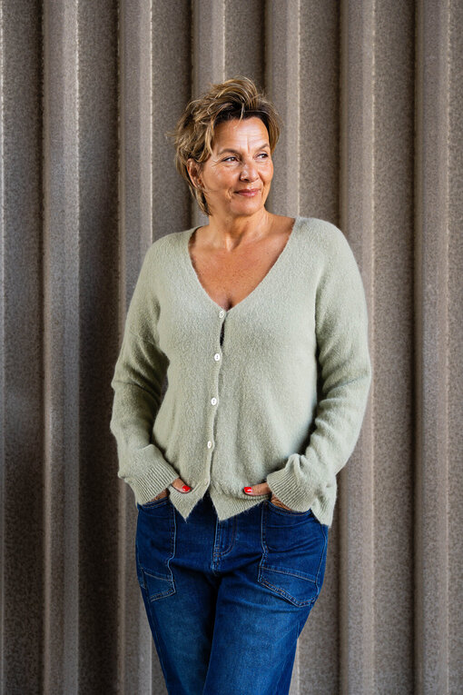 Kuschelige Feinstrickweste “NILA” khaki (GW94)