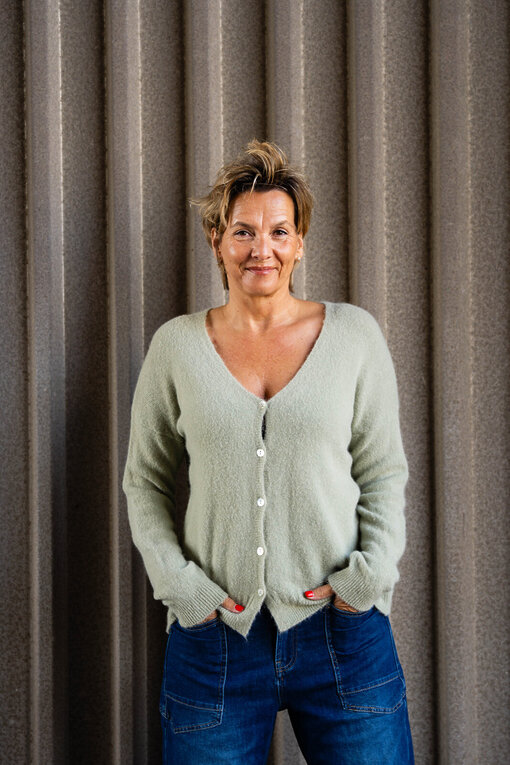 Kuschelige Feinstrickweste “NILA” khaki (GW94)