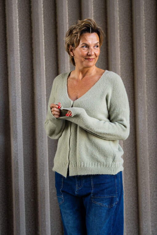 Kuschelige Feinstrickweste “NILA” khaki (GW94)