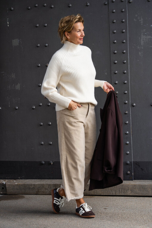Trendiger Strickpullover “KATHLEEN” creme (GW224)  / Cordhose “BARROW CORD” (HL23)