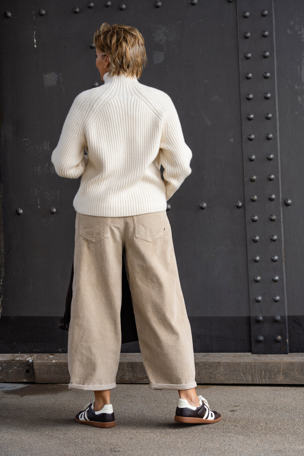 Trendiger Strickpullover “KATHLEEN” creme (GW224)  / Cordhose “BARROW CORD” (HL23)