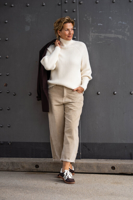 Trendiger Strickpullover “KATHLEEN” creme (GW224)  / Cordhose “BARROW CORD” (HL23)