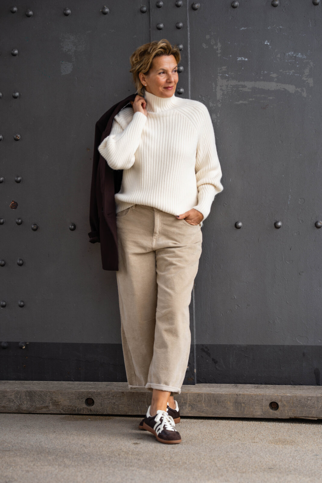 Trendiger Strickpullover “KATHLEEN” creme (GW224)  / Cordhose “BARROW CORD” (HL23)