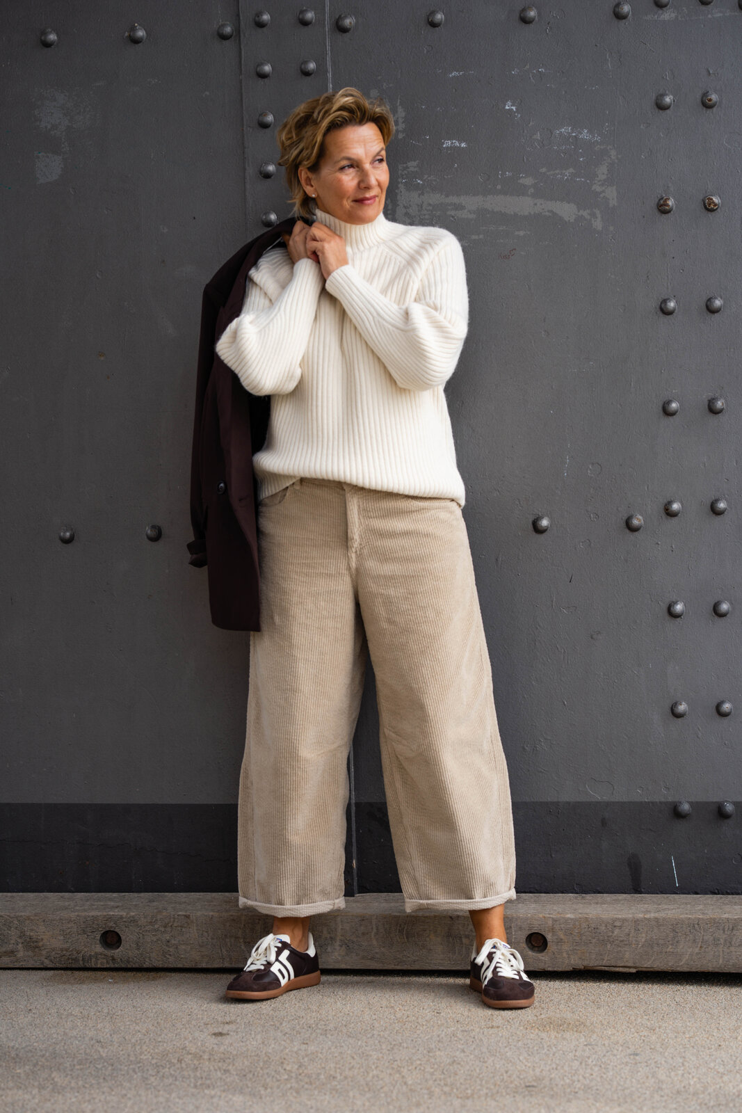 Trendiger Strickpullover “KATHLEEN” creme (GW224)  / Cordhose “BARROW CORD” (HL23)