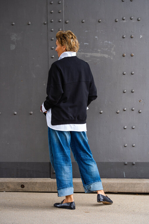 Cooler Sweater “EILEEN” black (SE57)  / Hemdbluse “KIRA” weiß(HB02)/ Coole Jeans “ORNELLA” jeansblau (H52)