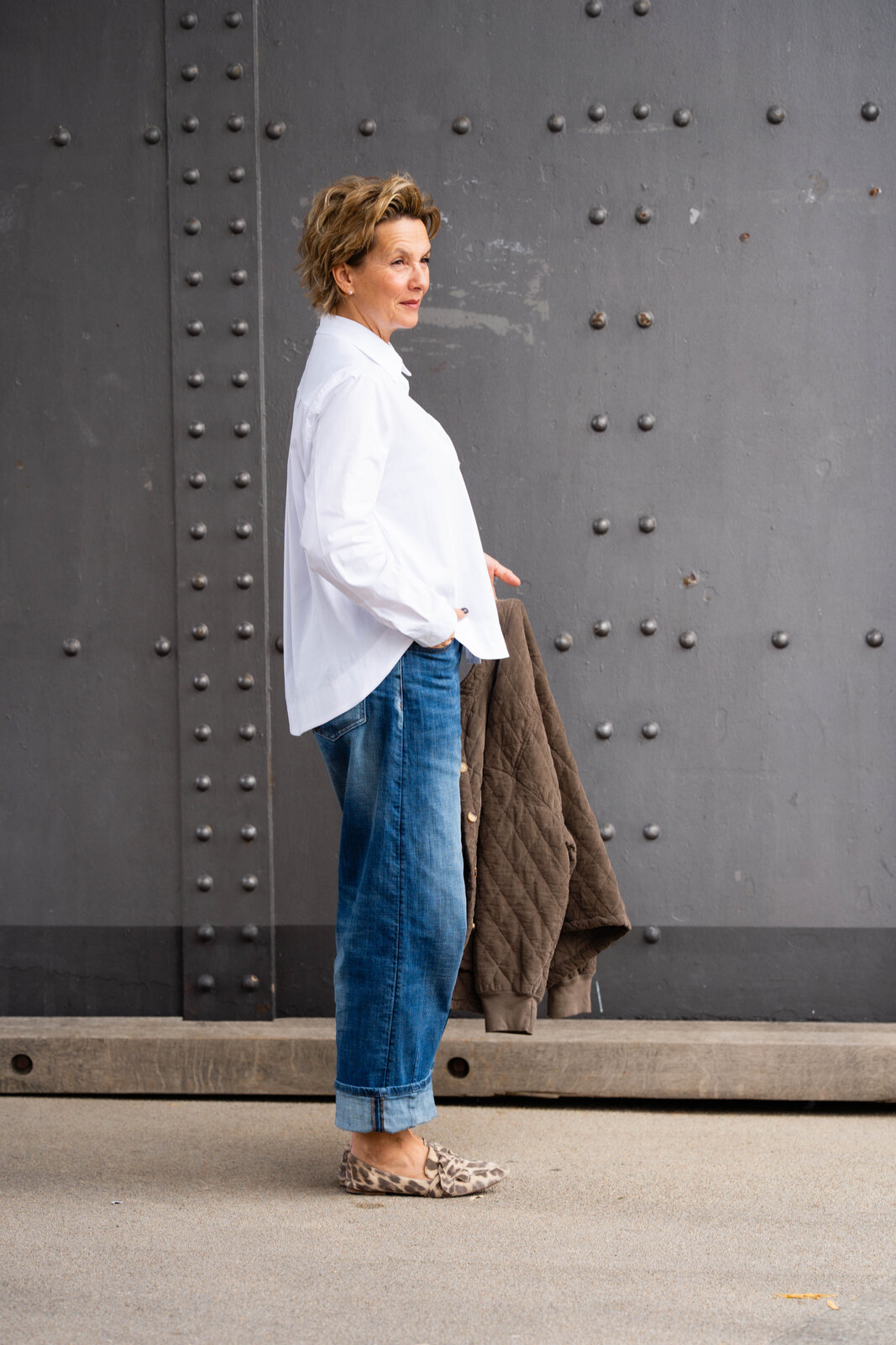 Cord Steppjacke “JASMINA” graubraun (GW81)/ Hemdbluse “ERIKA” (HB06) / Jeans “ORNELLA” jeansblau (H52)