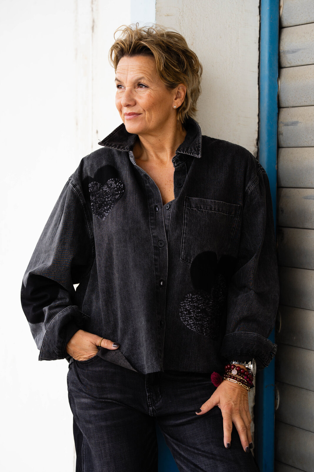 Jeanshemd “BEBA SEQUINS” boom grey (ER45)/ JEANS “NORALIE CONTRAST” – dark college grey (ER23)