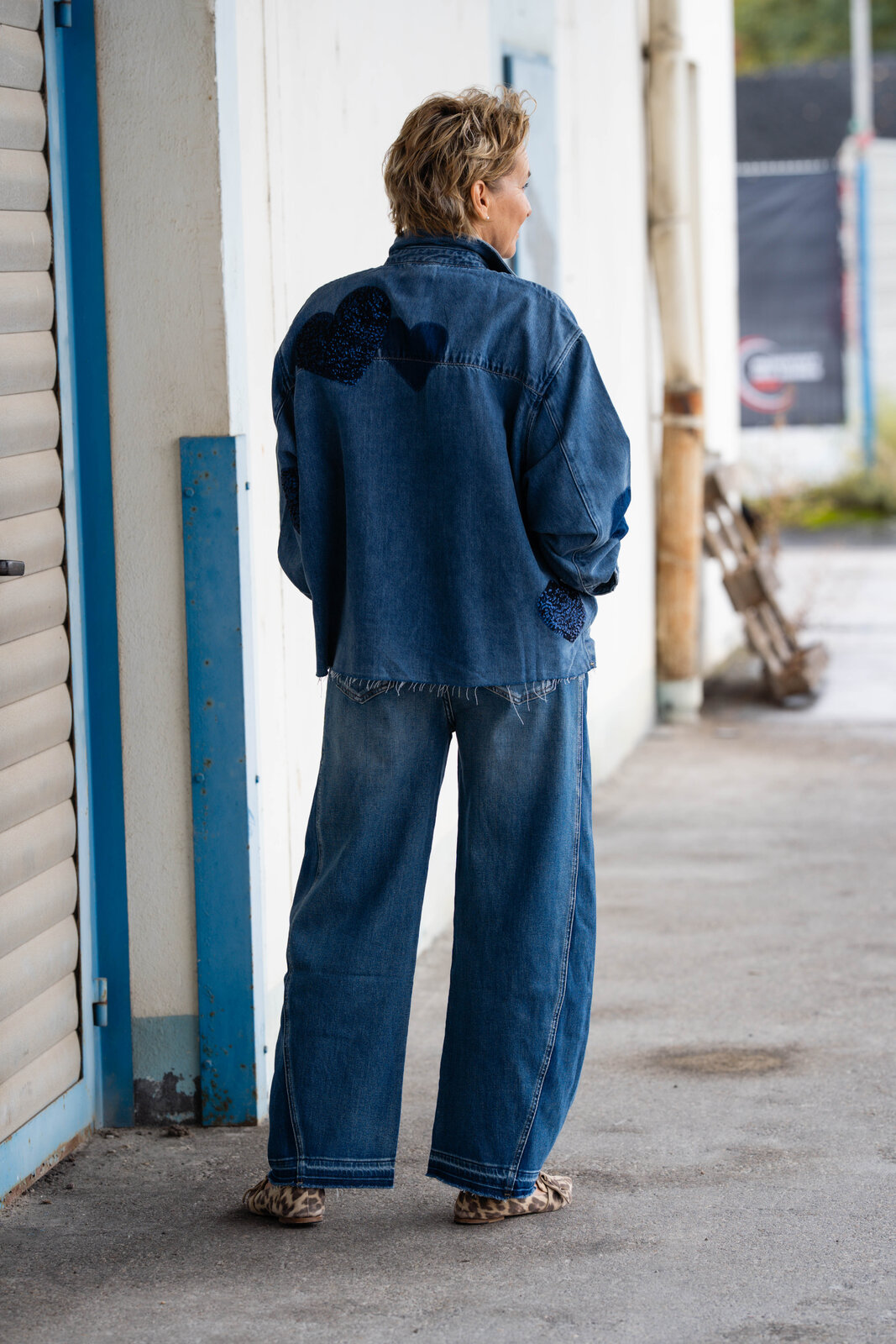 Jeanshemd “BEBA SEQUINS” santorini blue (ER45)/ JEANS “NORALIE CONTRAST” – sky grey blue (ER20)