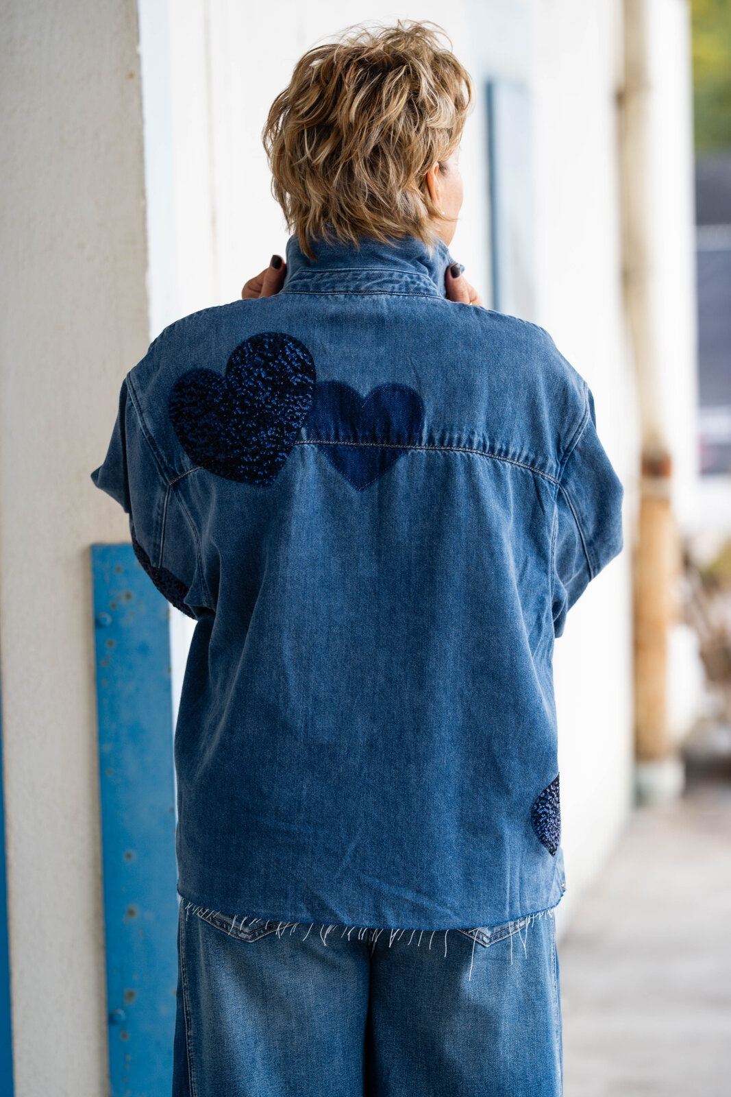 Jeanshemd “BEBA SEQUINS” santorini blue (ER45)/ JEANS “NORALIE CONTRAST” – sky grey blue (ER20)
