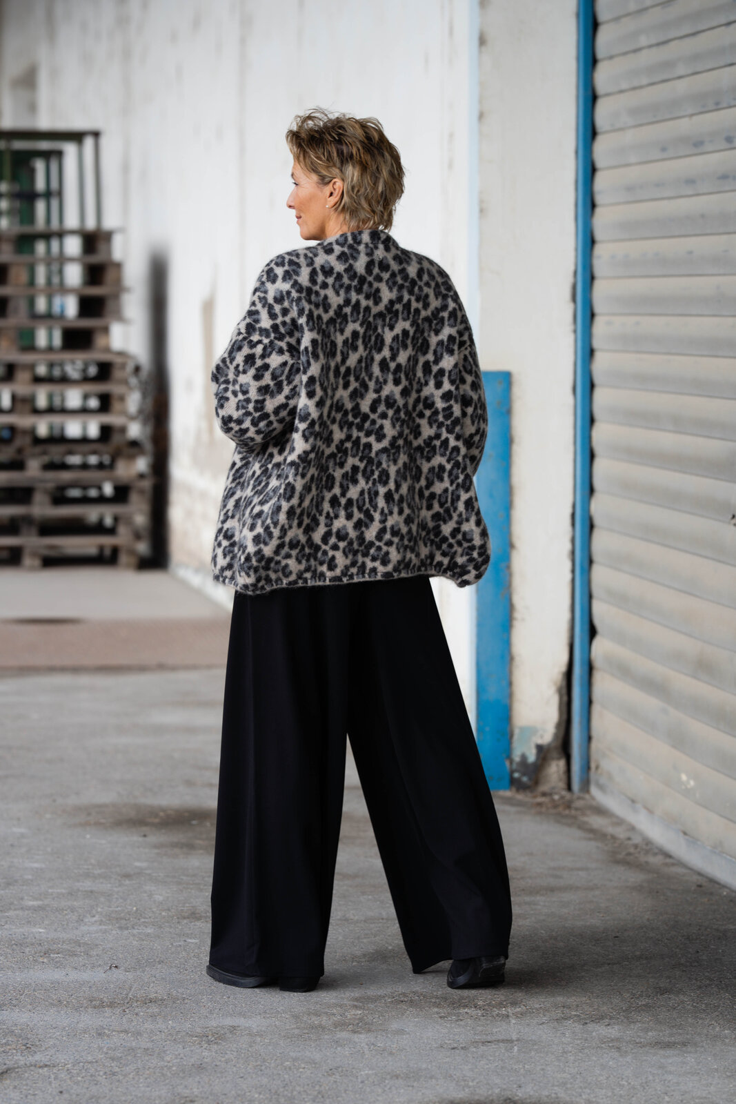 Wide Leg Pants Crepe “NAOMI” (10D70)/ Leo Cardigan “FRAUKE” (10D12)