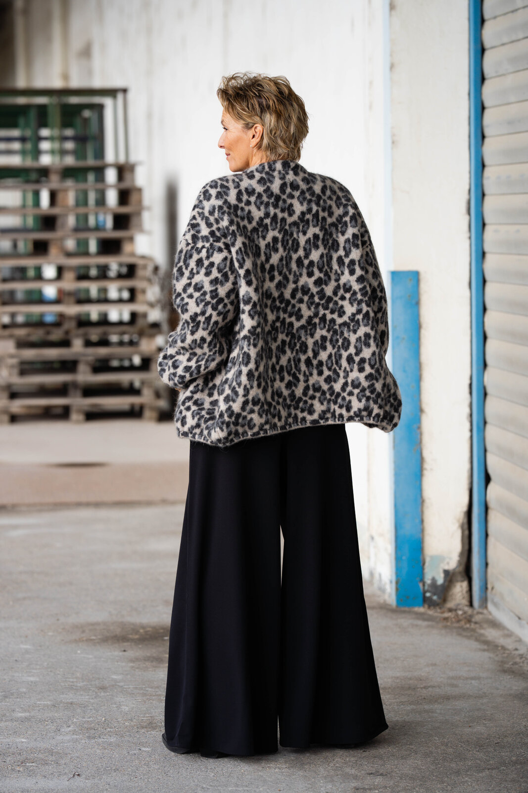 Wide Leg Pants Crepe “NAOMI” (10D70)/ Leo Cardigan “FRAUKE” (10D12)