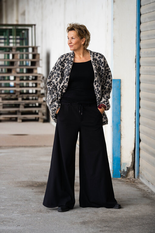 Wide Leg Pants Crepe “NAOMI” (10D70)/ Leo Cardigan “FRAUKE” (10D12)