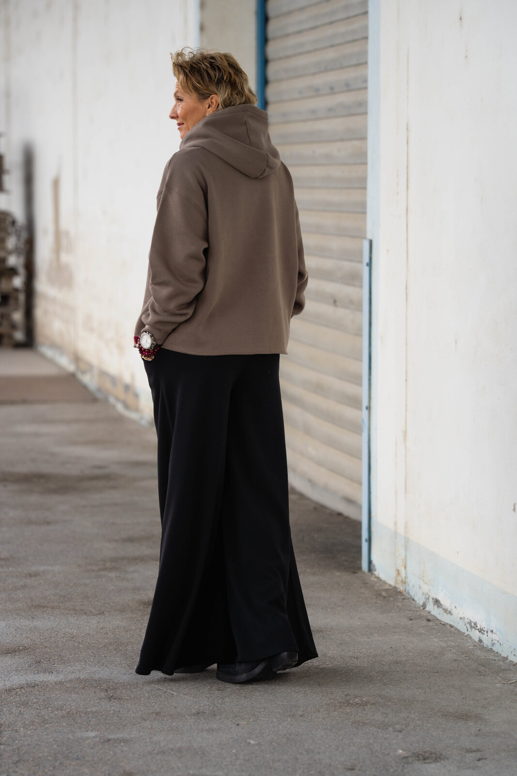 Jeans “HOLLI” – dirty black (ER45)/ Statement Hoodie “JAZZY” moonrock (10D15)