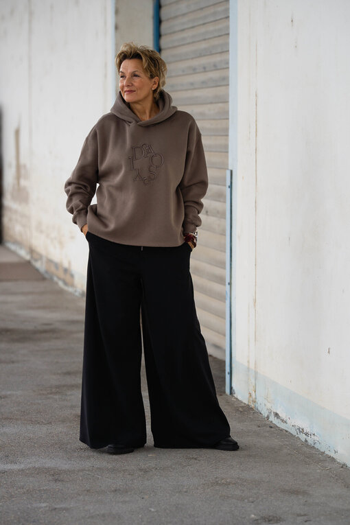 Jeans “HOLLI” – dirty black (ER45)/ Statement Hoodie “JAZZY” moonrock (10D15)
