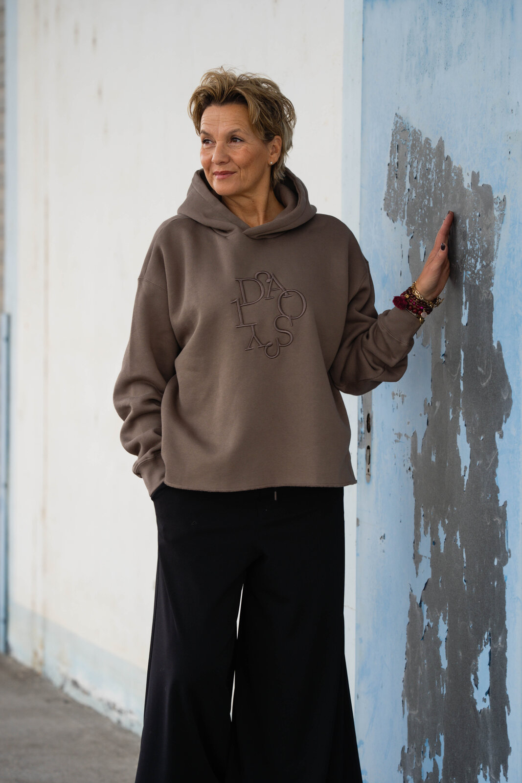 Jeans “HOLLI” – dirty black (ER45)/ Statement Hoodie “JAZZY” moonrock (10D15)