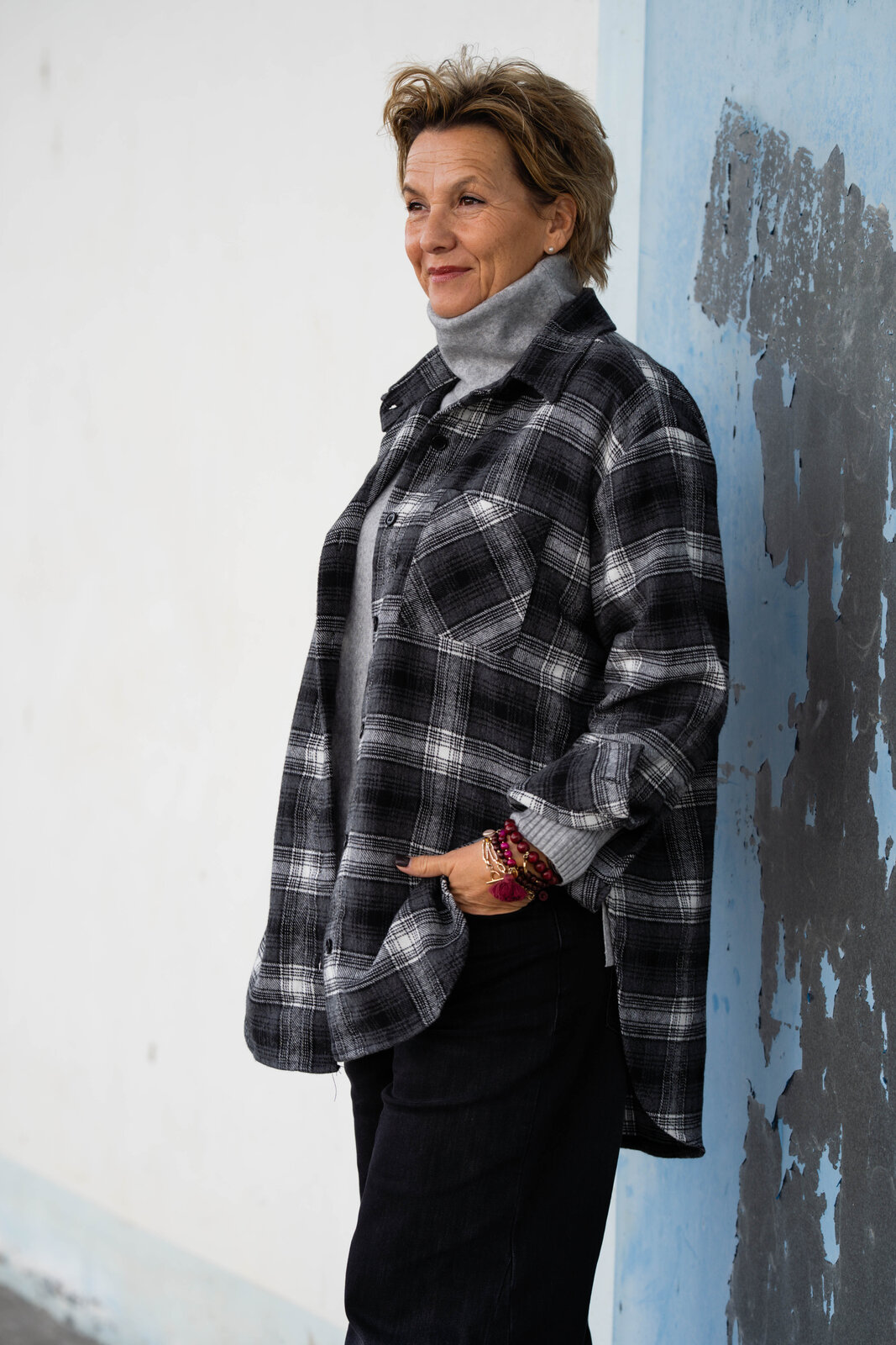 Strickpulli “SOPHIA” grau (GW205)/Oversized Karo Hemd “ZOE” multicolor (CC04)