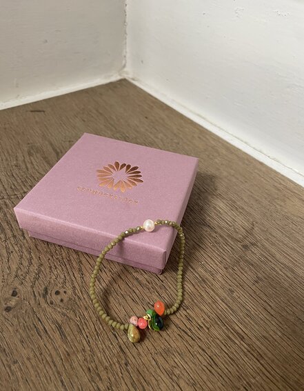 SCHMÜCKSTÜCK - Armband "MALA SINGLE 6DROPS OLIVE" (SSK33)