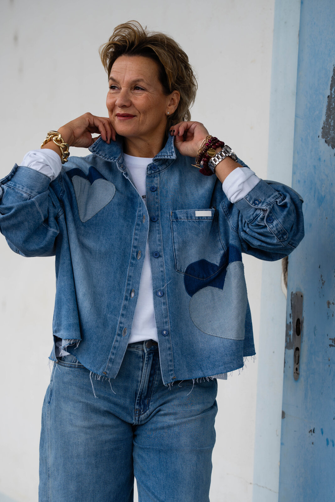 Jeans “NORALIE” – peak blue (ER47)/Cooles Jeanshemd “BEBA” (ER58)