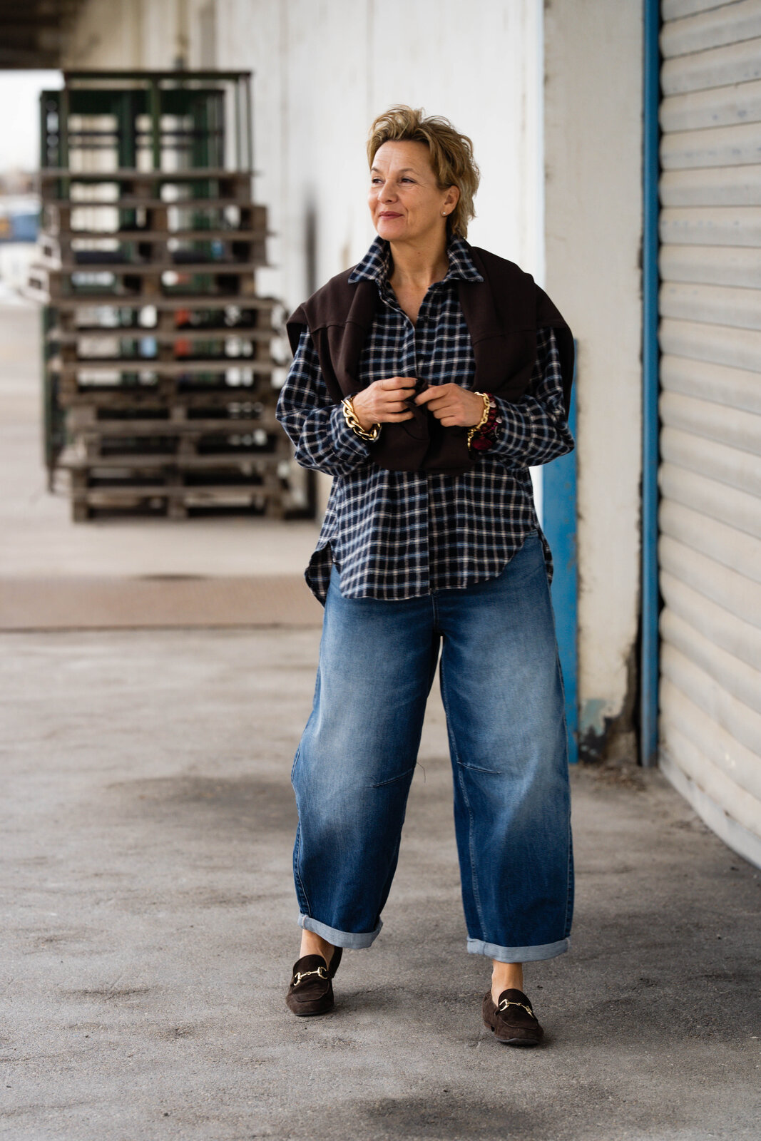 Flanell Karohemd blau (GW76) / Jeans “BARROW” – blue soul (HL06) / Strickpulli “TARA” schokobraun (GW203)