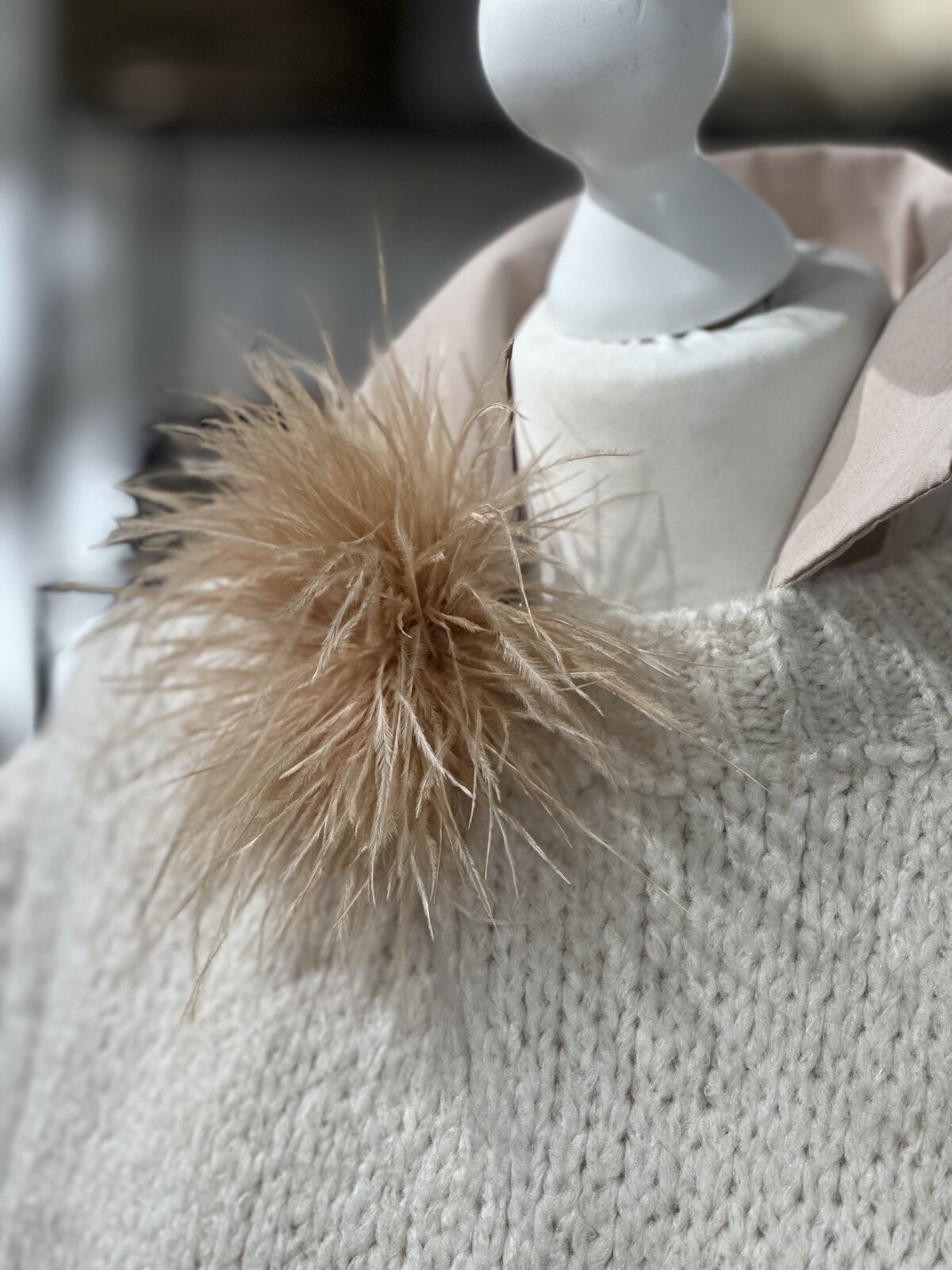 Federbrosche taupe (AS35)