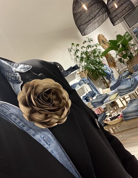 FRAUENSACHE - Blumenbrosche (AS37-1)