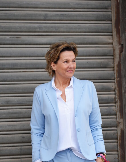 FRAUENSACHE - Stretchiger Kurzblazer "SISSI" - hellblau (B04)